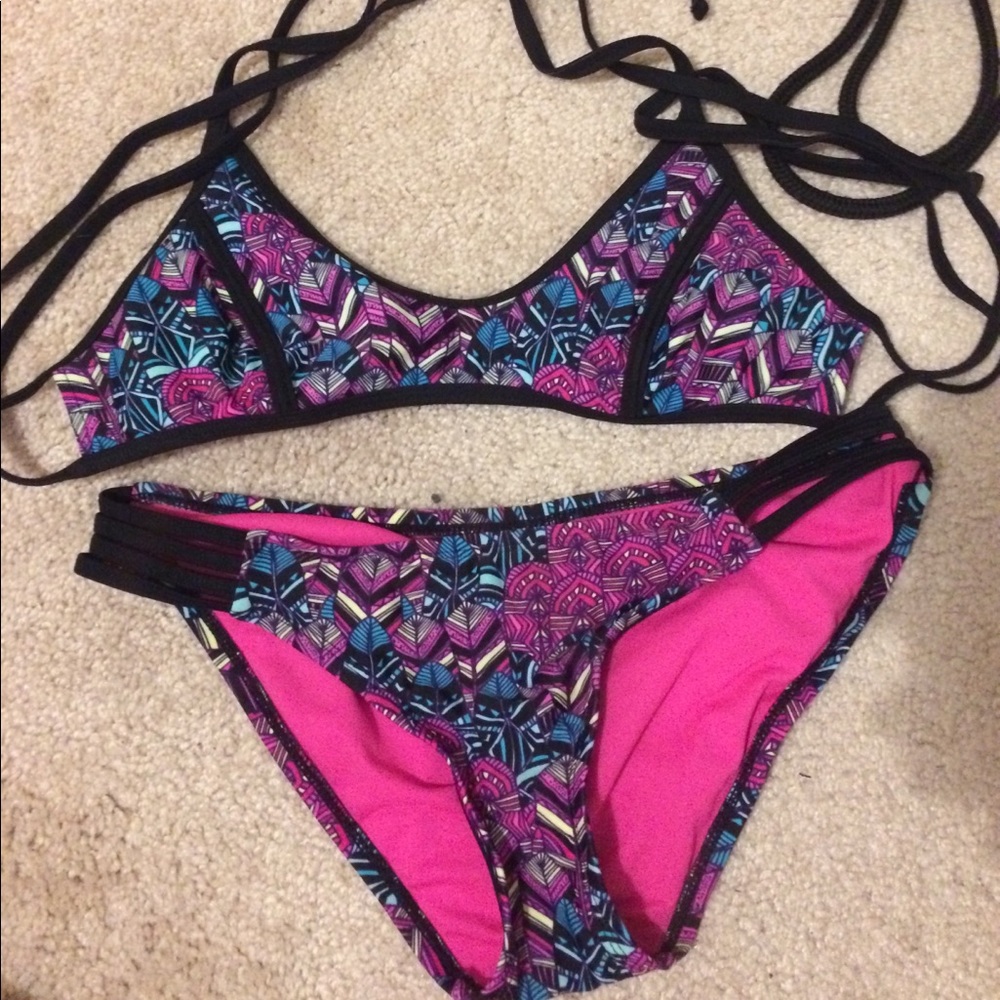 Target swimsuit. Medium top/Small bottoms