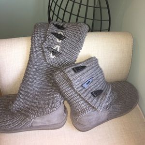 Women's BearPaw gray knitted boots