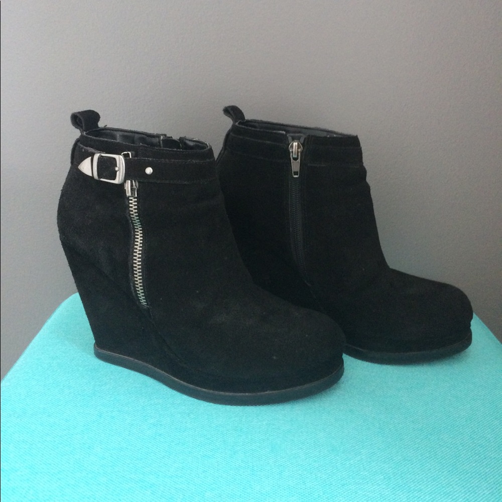 😃Host Pick 😁Dolce Vita wedge ankle booties