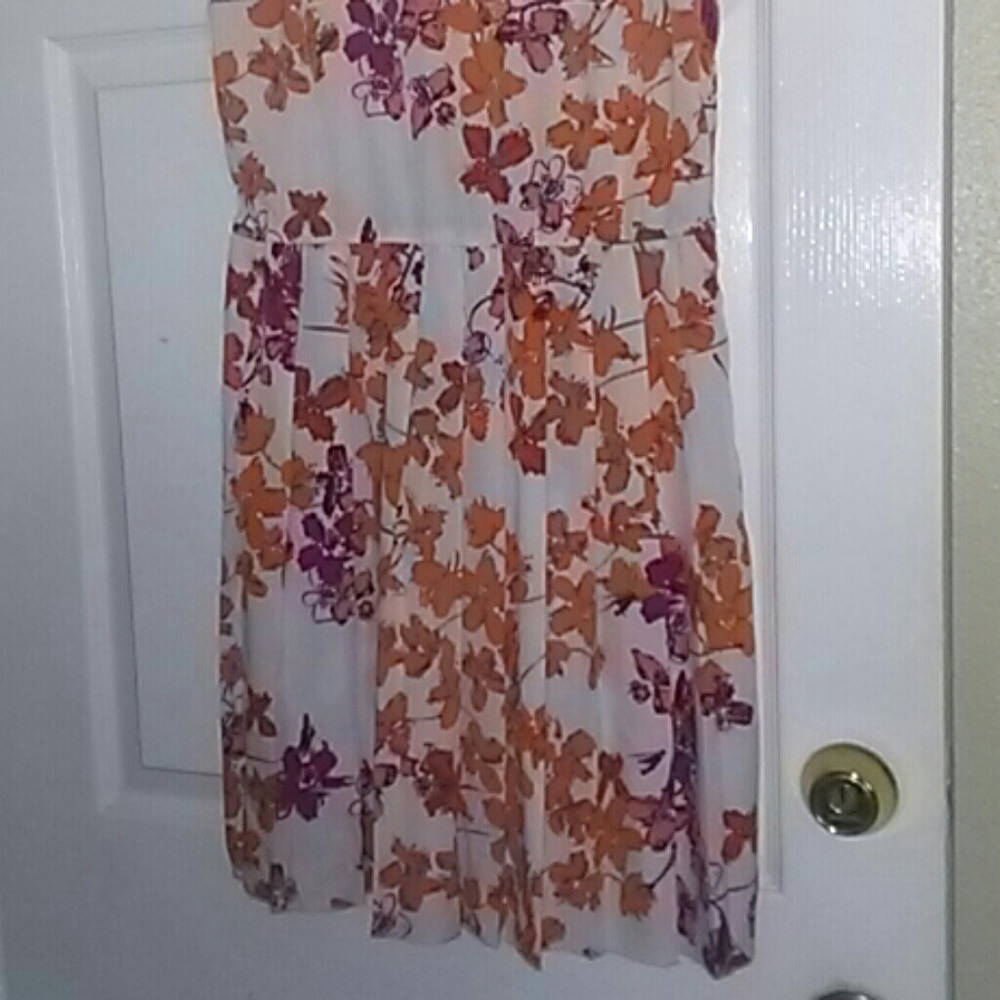 Dress - Picture 2 of 4