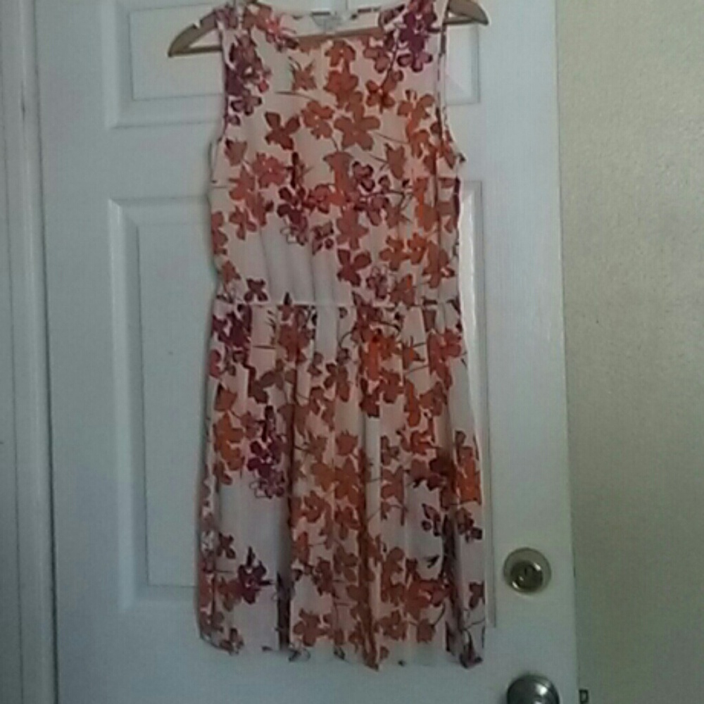 Dress - Picture 4 of 4
