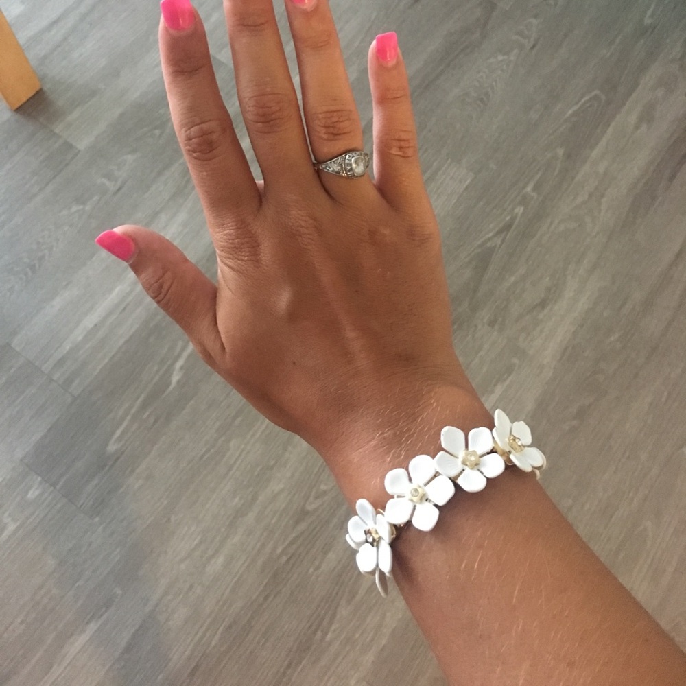 Daisy Bracelet - Picture 2 of 2