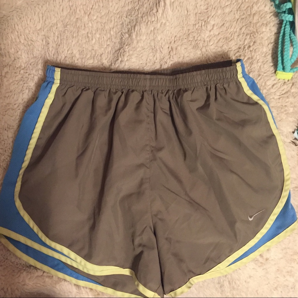 Nike shorts size M