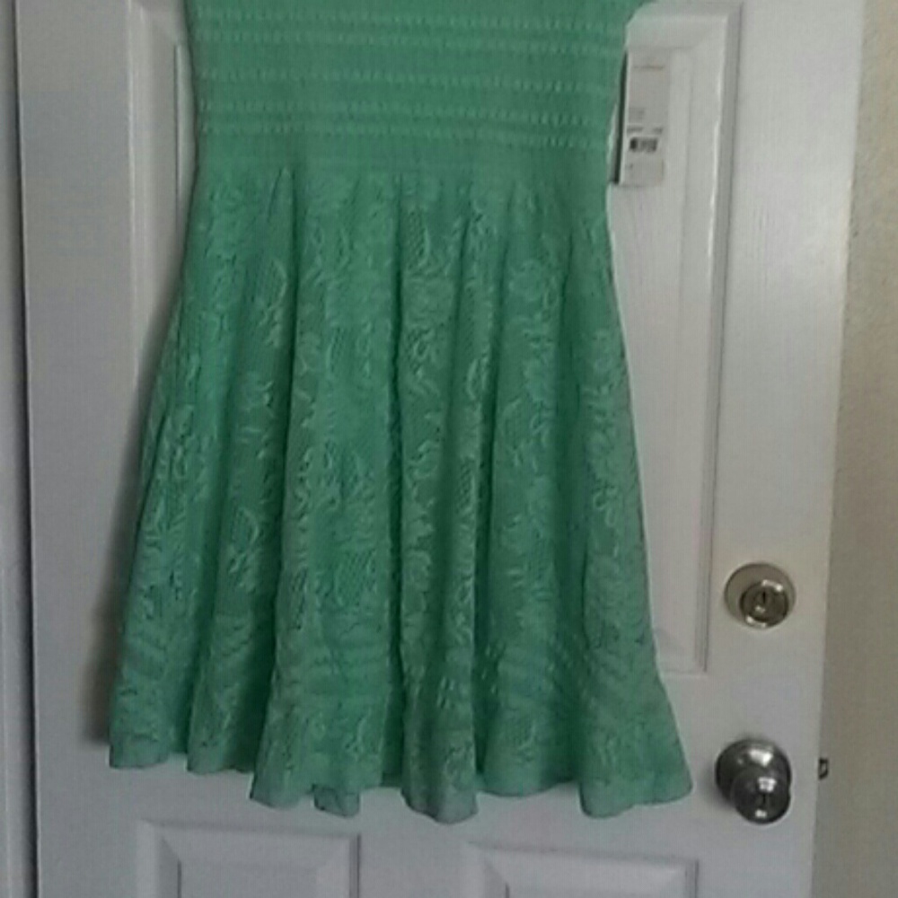 Dress - Picture 3 of 4