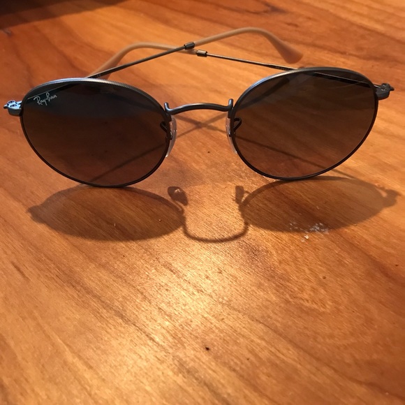 Ray-Ban iconic round metal frames. main image 7