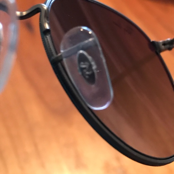 Ray-Ban iconic round metal frames. main image 6