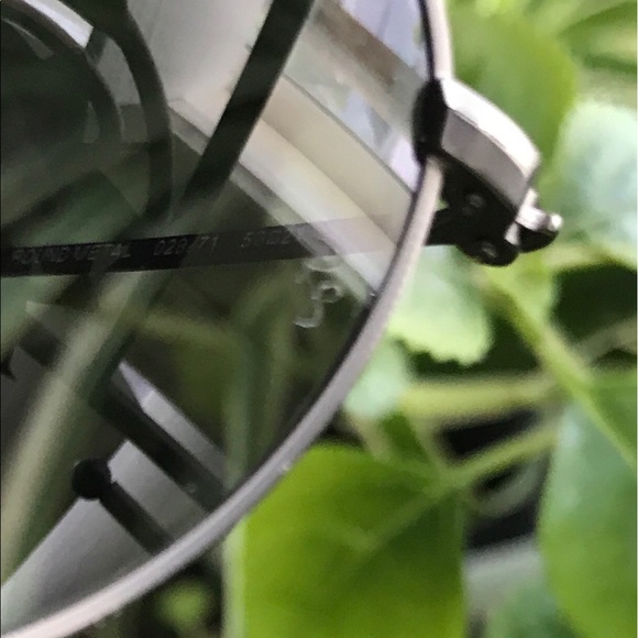Ray-Ban iconic round metal frames. main image 4