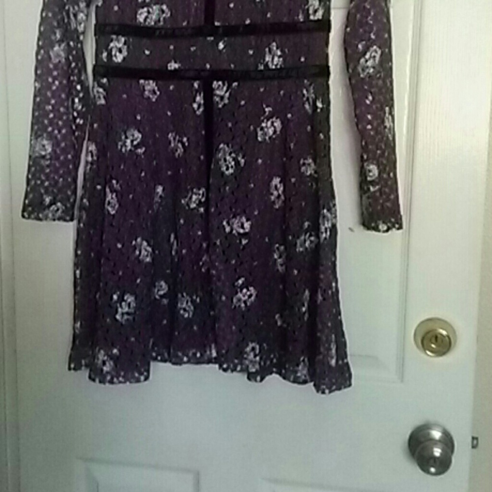 Dress - Picture 3 of 4