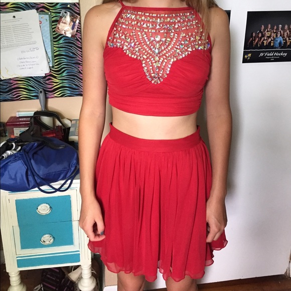 Red 2 piece homecoming/prom dress - Picture 5 of 5