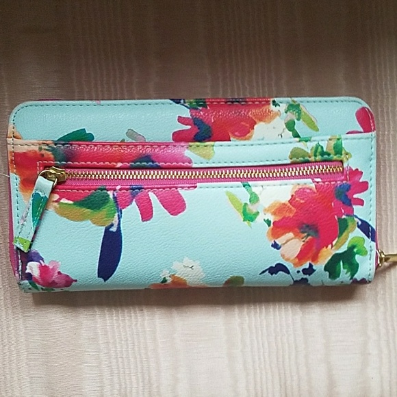 Floral Wallet - Picture 2 of 3