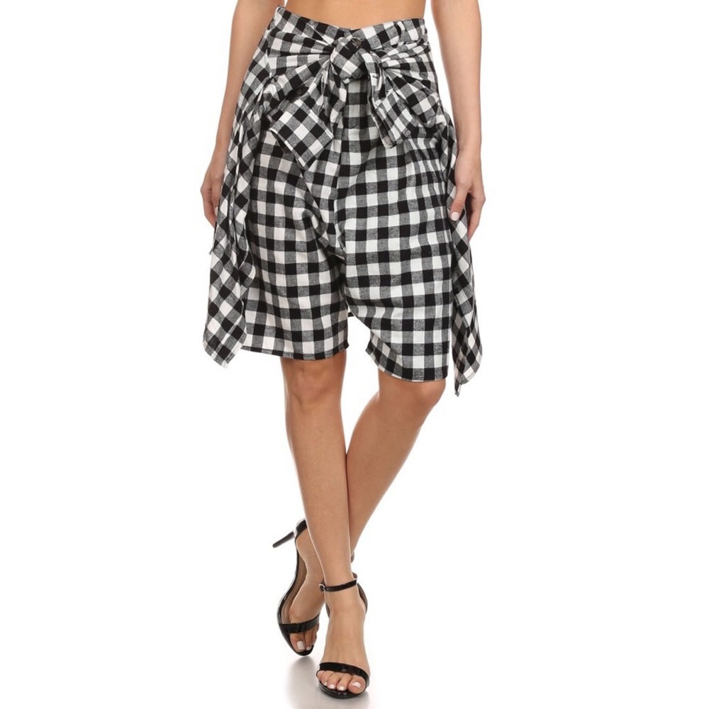 Plaid knee-length shorts