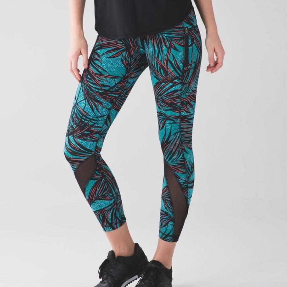 Lululemon Inspire ll Tight. Size 6 Palm Lace Print