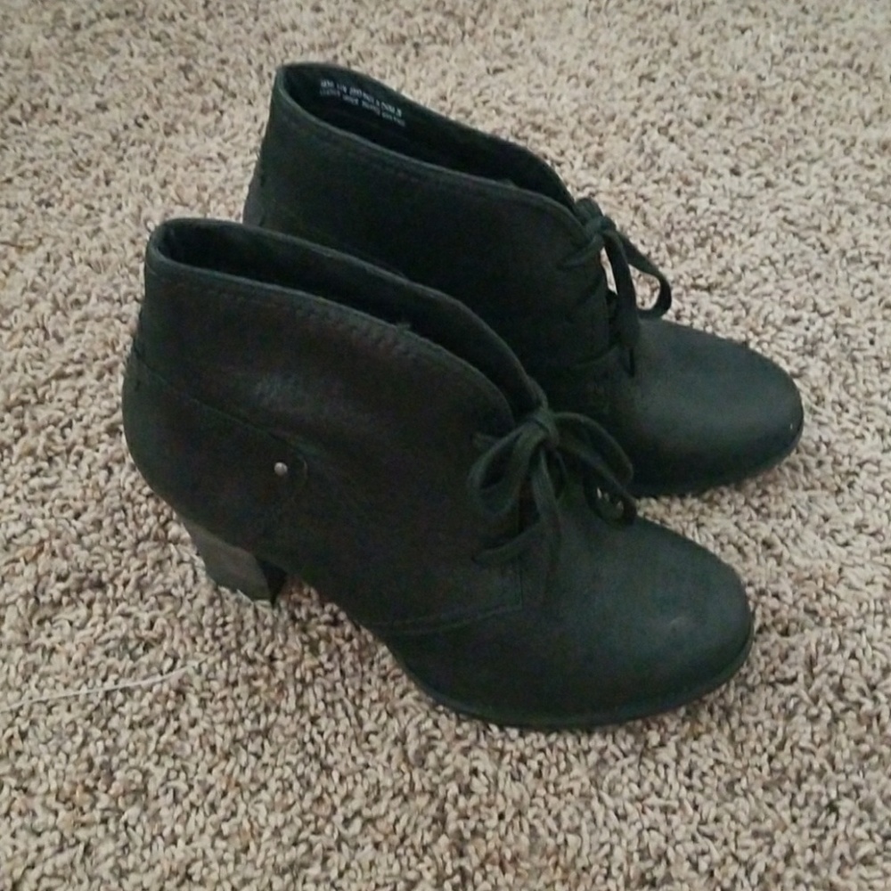 New Clark's artisan black heeled booties
