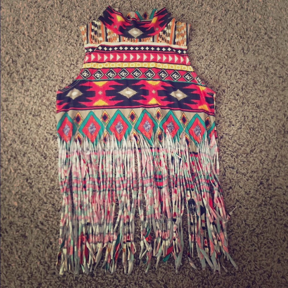 Form fitted crop top.