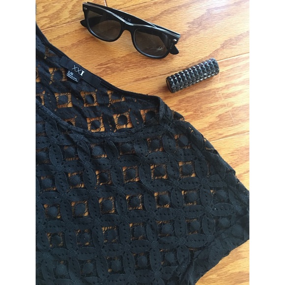 NWOT Forever 21 black lacy top - Picture 2 of 6