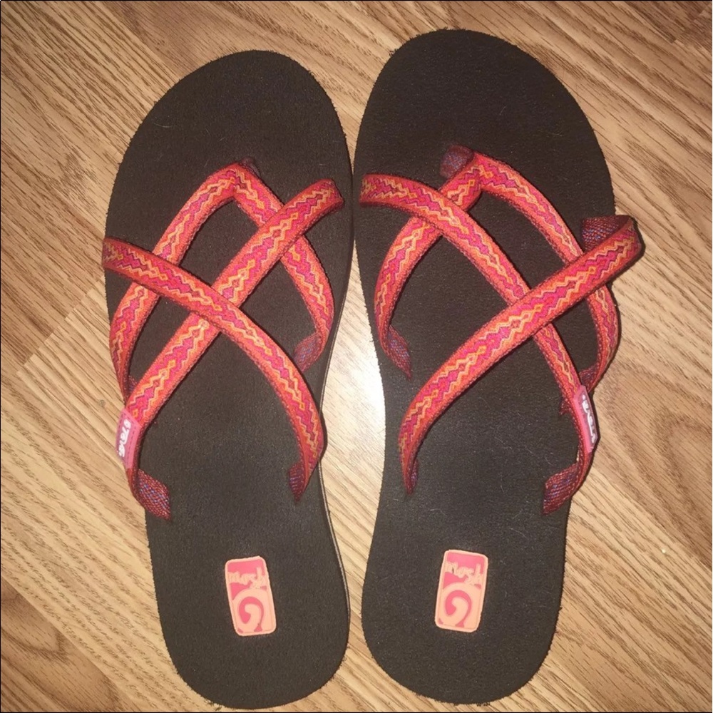 New teva mush olowahu sandals size 7