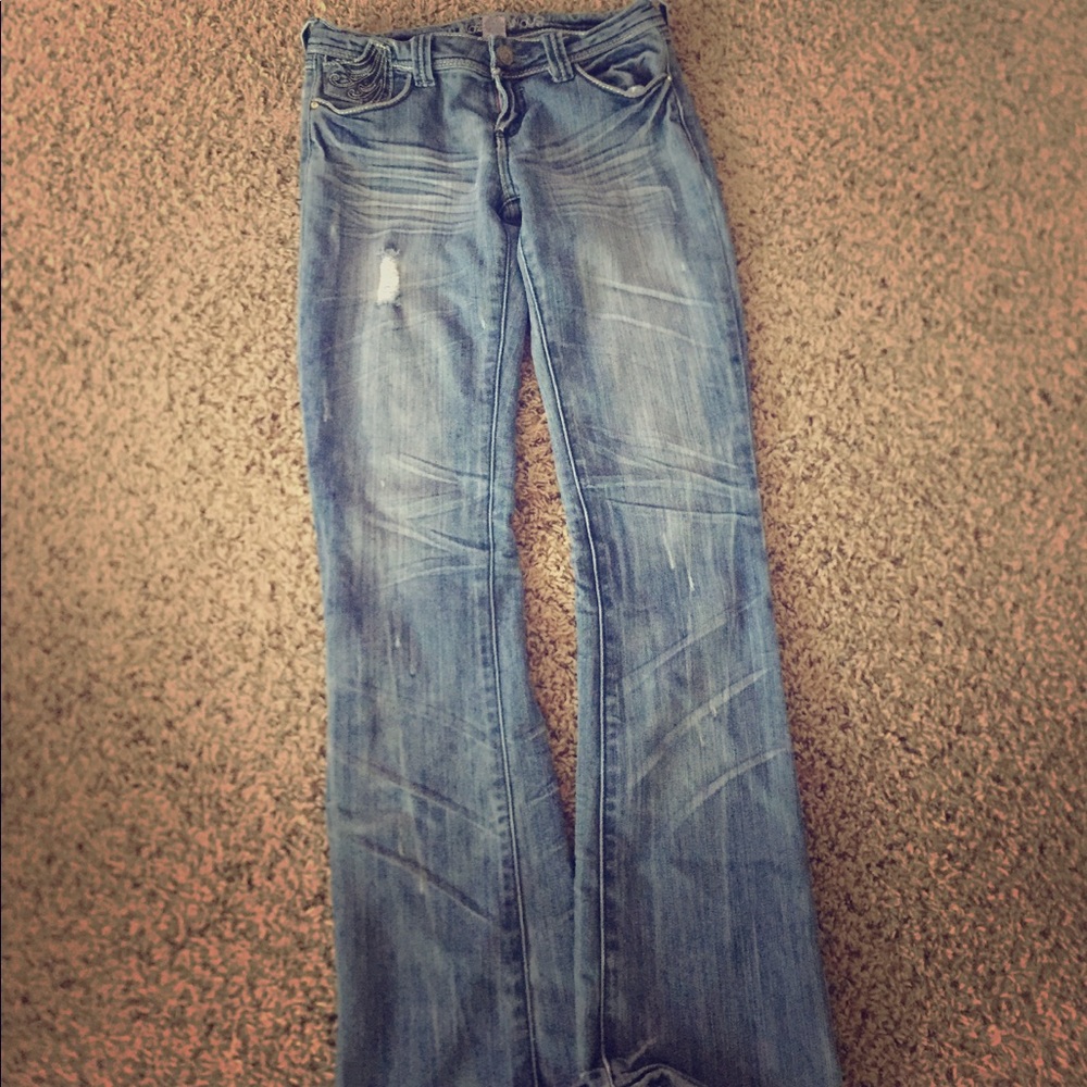 Denim Almost Famous pant.