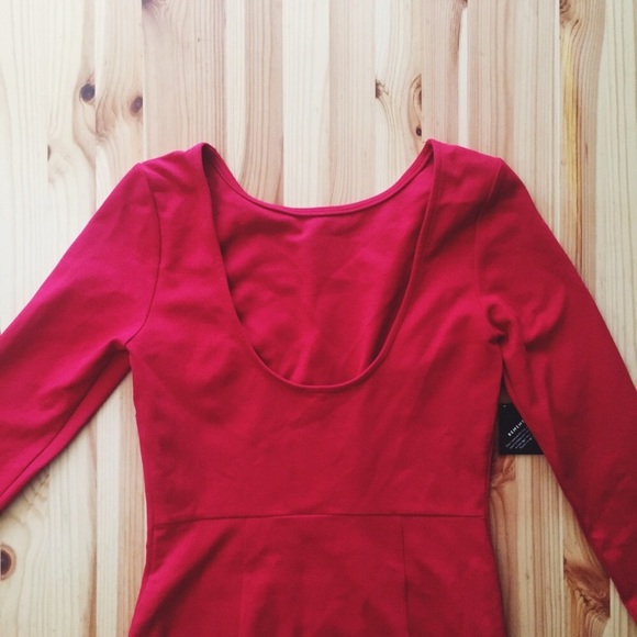 Bell Sleeve Low Back Dress - Picture 6 of 6