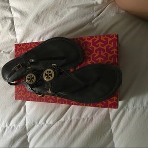 Tory Burch Ali sandal in color coconut size 9
