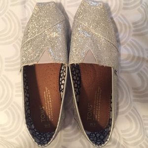 Like NEW TOMS sequin silver!!:)