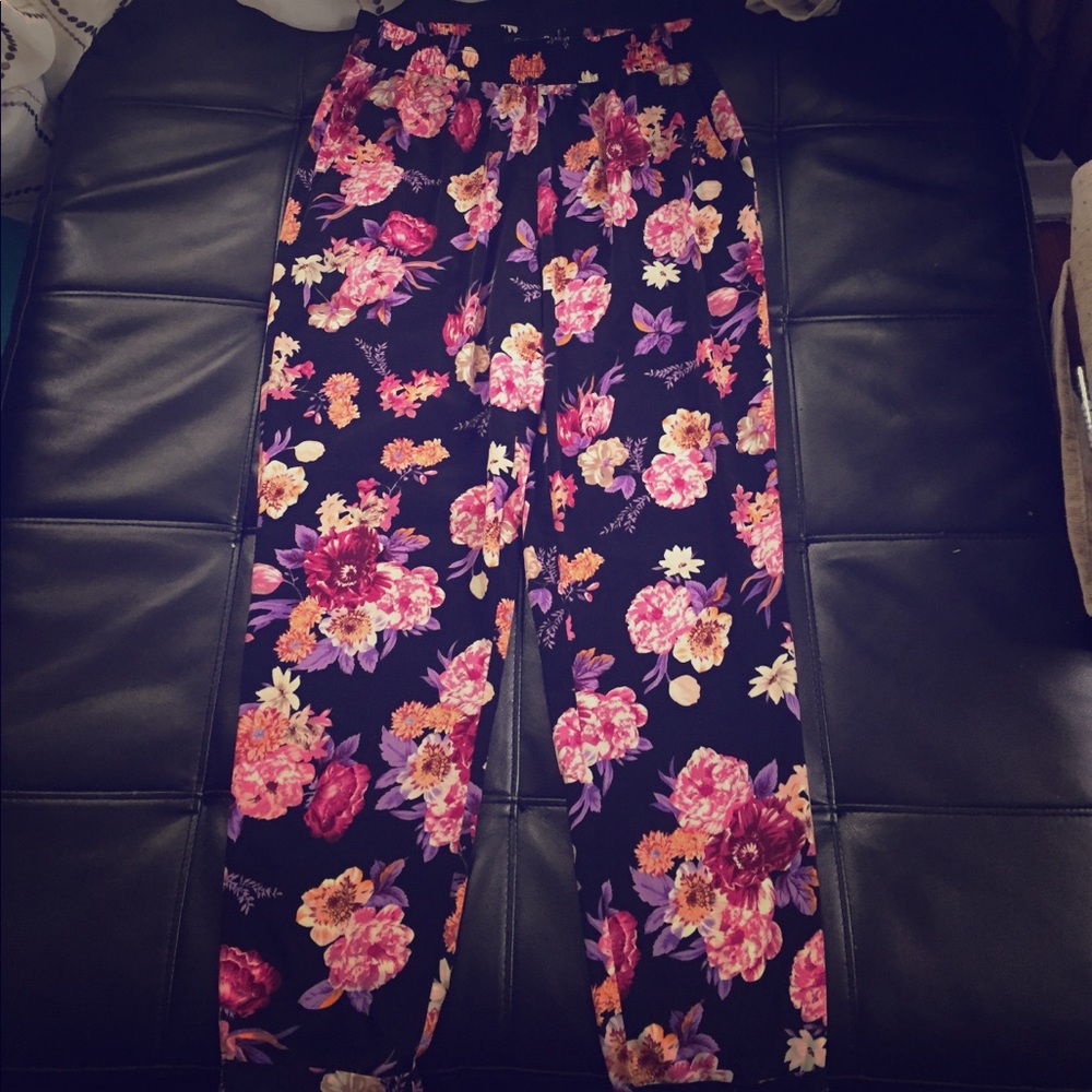 Loose fitting floral dressy trousers.