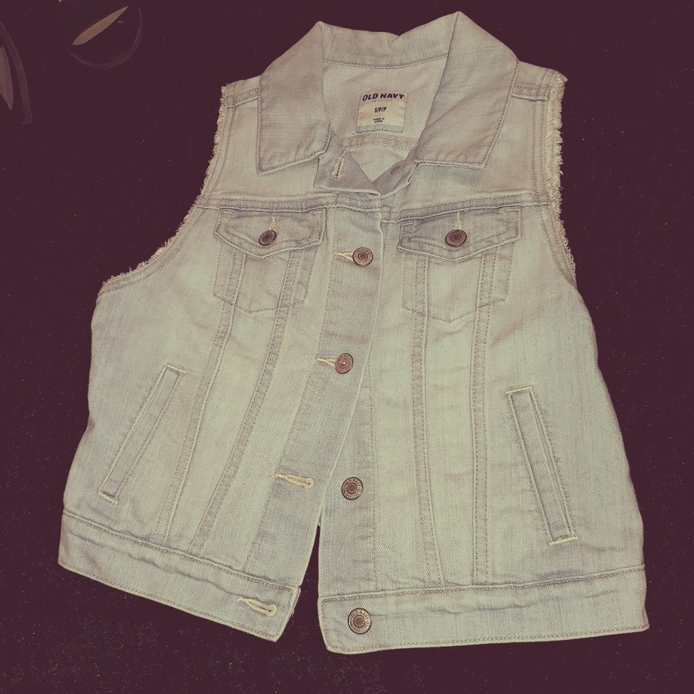 Light wash frayed jean vest
