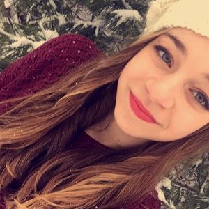 Meet your Posher, Alyssa