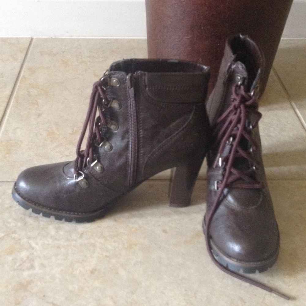 High Heeled 3 inch Tie up brown boots