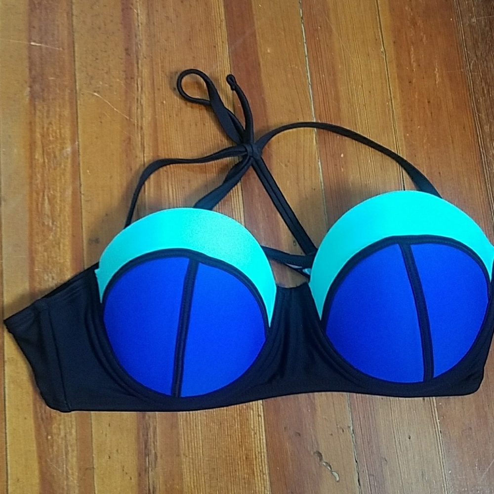 NWT bathing suit top