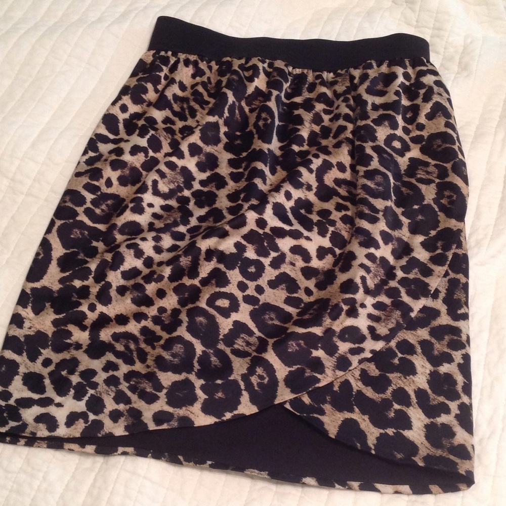 Vince Camino animal print skirt size XS