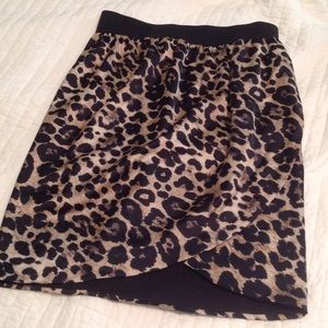 Vince Camino animal print skirt size XS