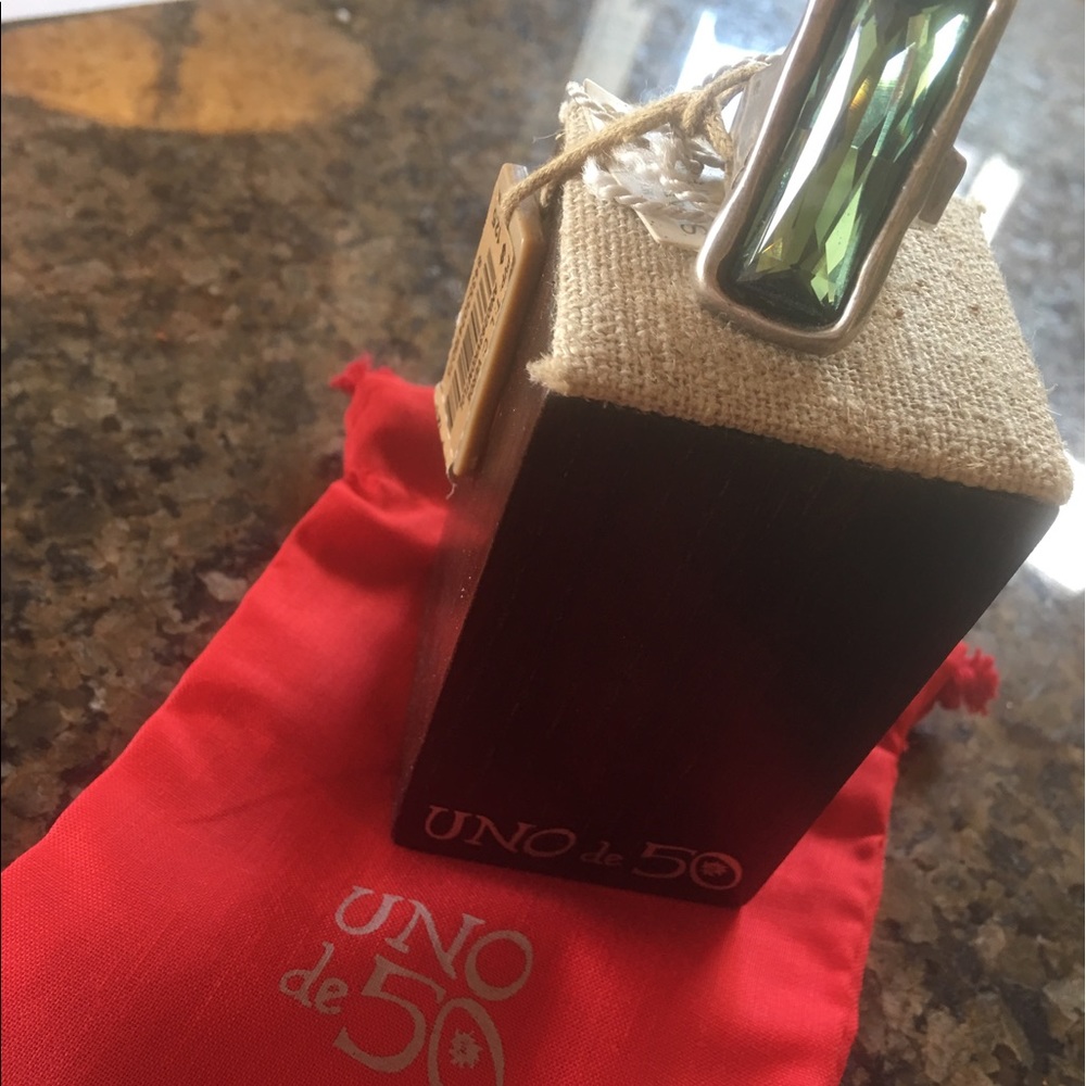 Uno-de-50 green ring