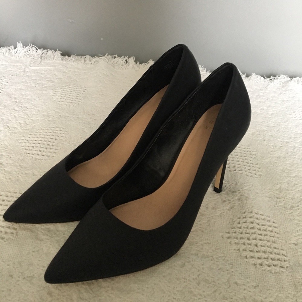 4in black pointed toe heals