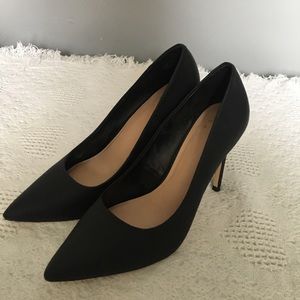 4in black pointed toe heals