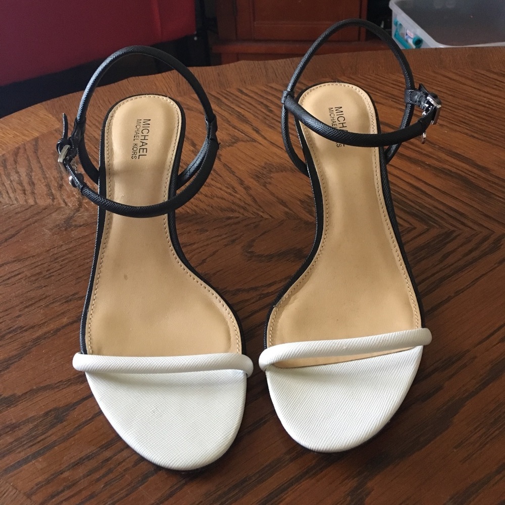 ⭐️Michael Kors Black and White Heels
