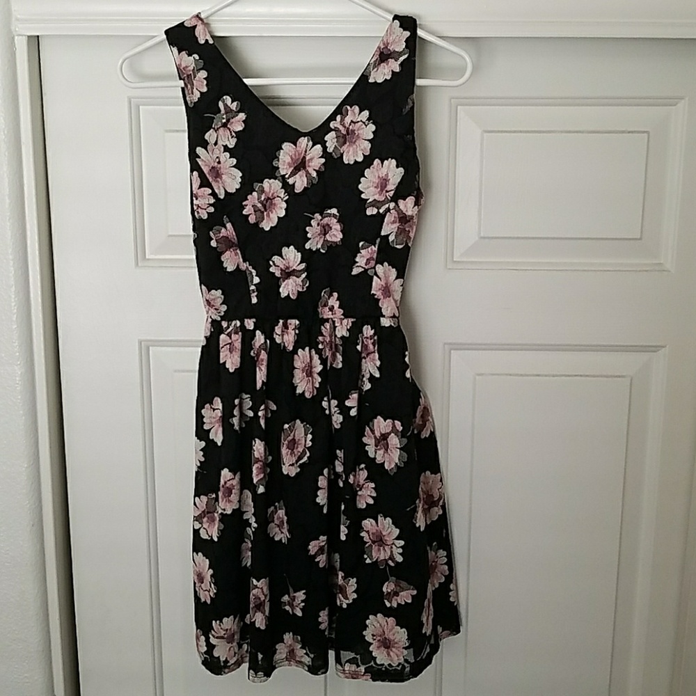 *SOLD* Floral Lace Dress