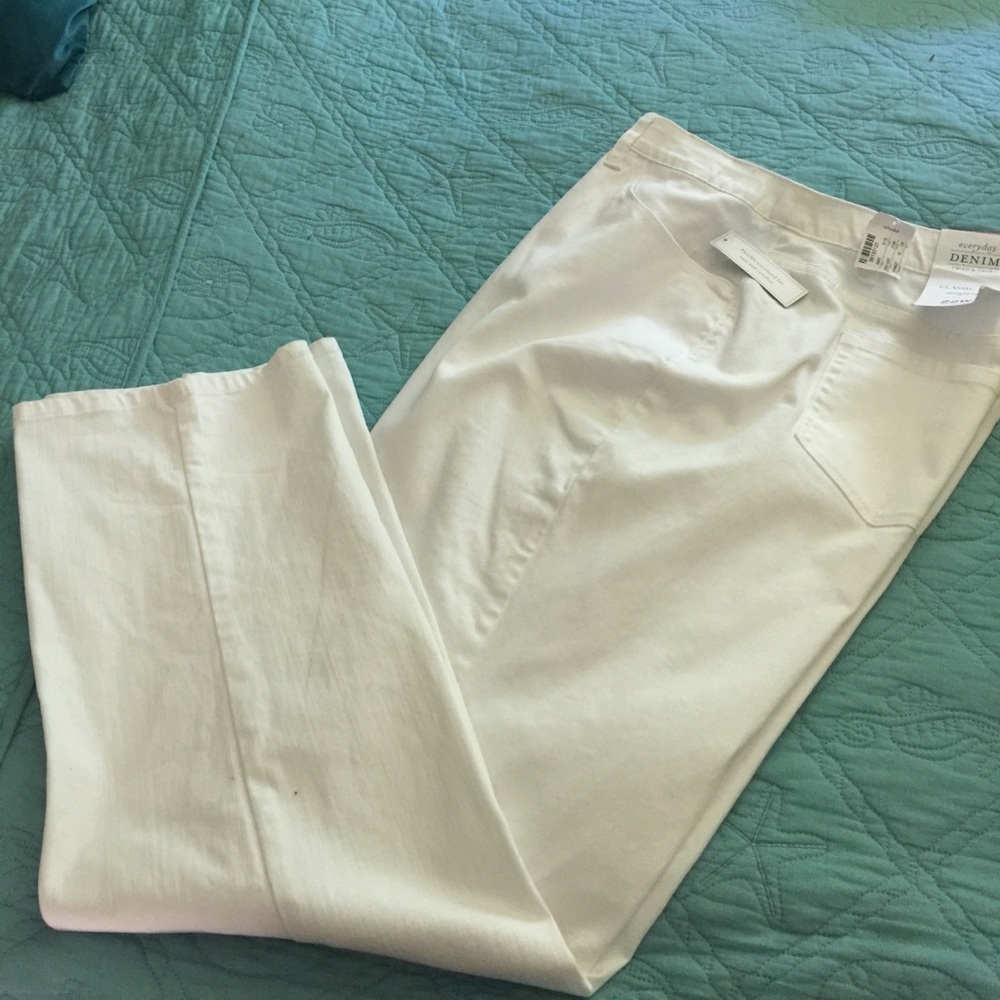 White denim pants