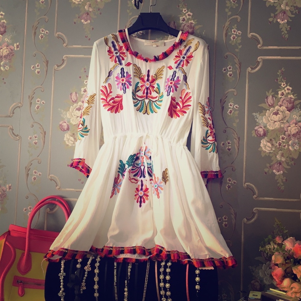 embroidery designs dresses white flower