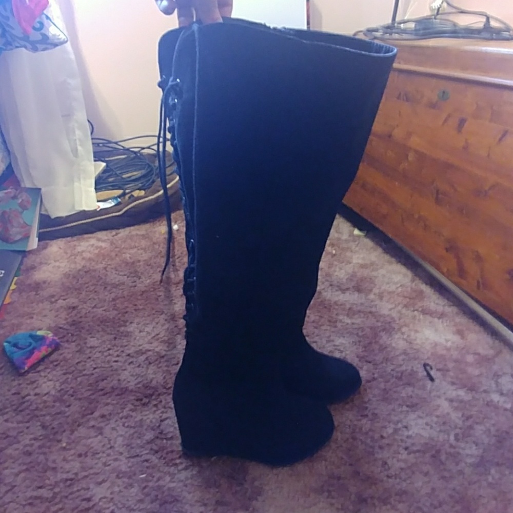 Torrid size 10 black wedge boot