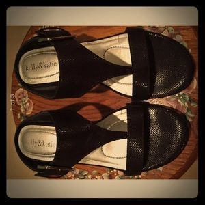 Kelly & Katie slip On wedge black size 7M