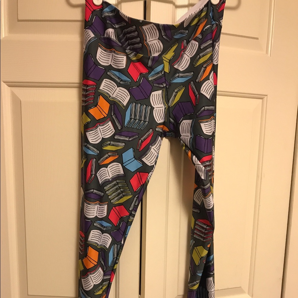 ***FINAL PRICE DROP*** XL Society 6 Books Leggings