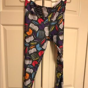 ***FINAL PRICE DROP*** XL Society 6 Books Leggings