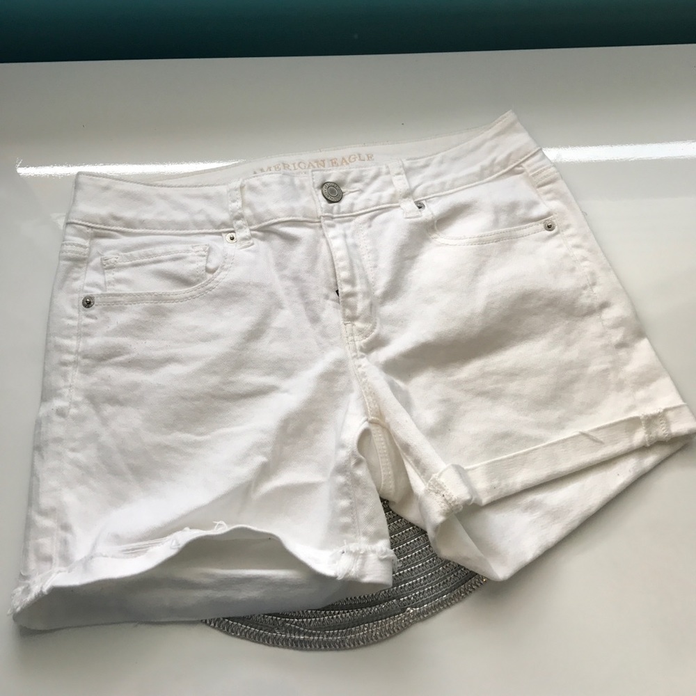 White American Eagle shorts