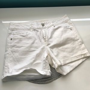 White American Eagle shorts