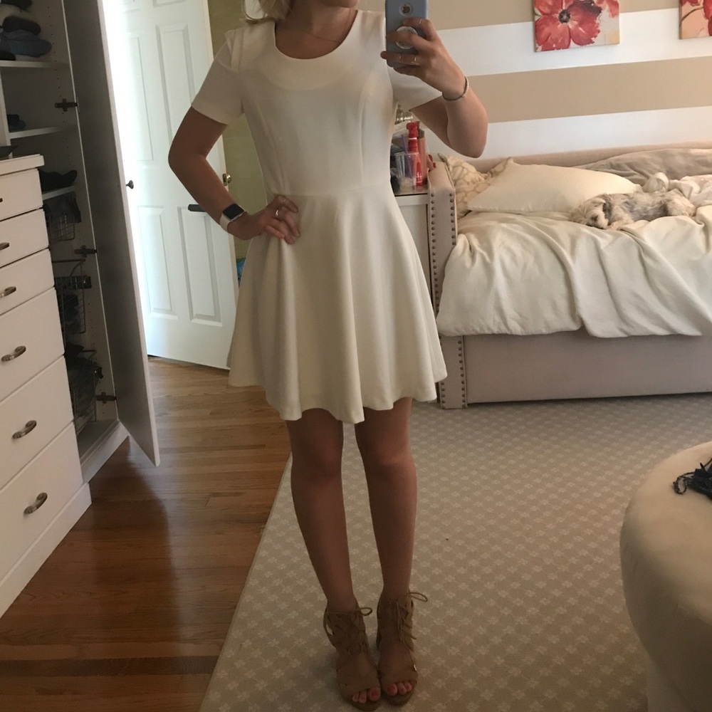 white short sleeve dress