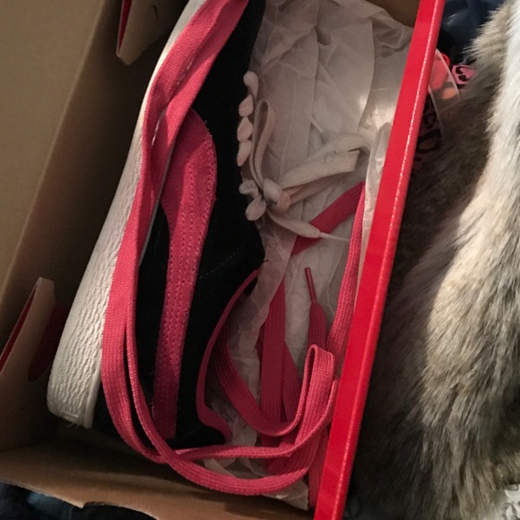 Pumas - Picture 4 of 4