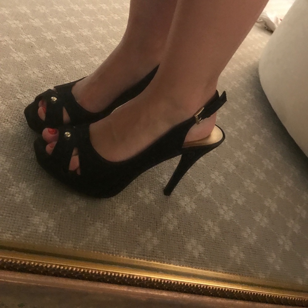 black peep toe heels