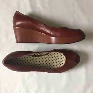 📦 MOVING SALE! 📦 BCBG Chestnut Platform Heels