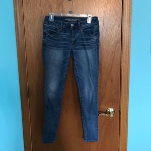Light wash American Eagle skinny jeans