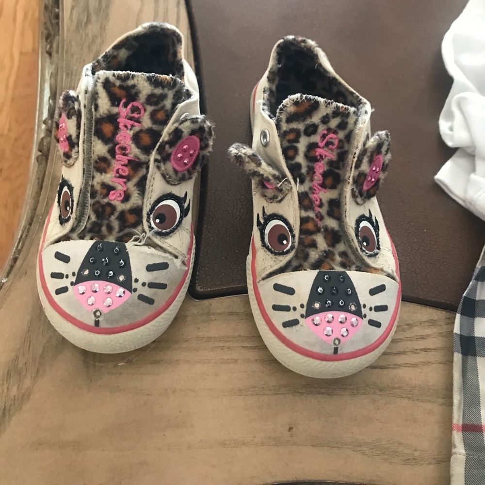 Kids size 9 Skechers
